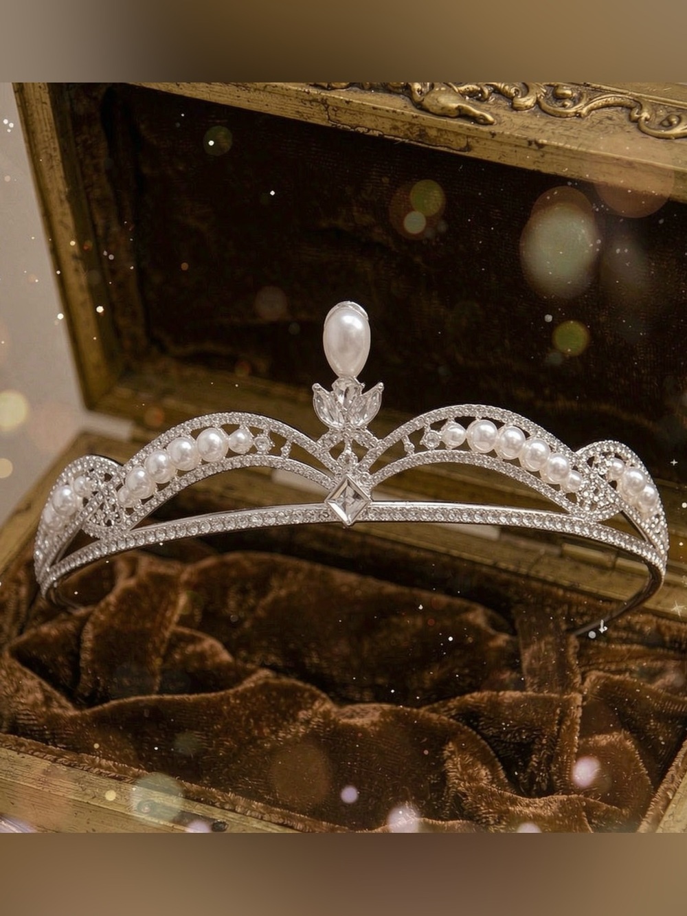 Pearl and Crystal Tiara - White / Silver